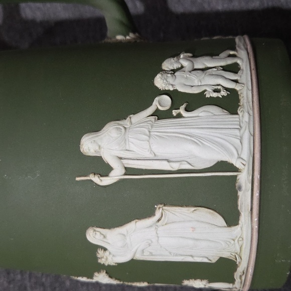 Antique Wedgwood Jasperware Olive Green & Cream Pitcher – Large, Classic Grecian - Picture 10 of 12